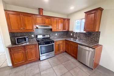 Photo 2 of 26 of 392 Cypress Ave, Colton, CA