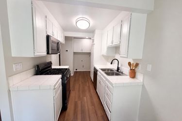 Photo 2 of 27 of 912 S Mountain Ave, Ontario, CA