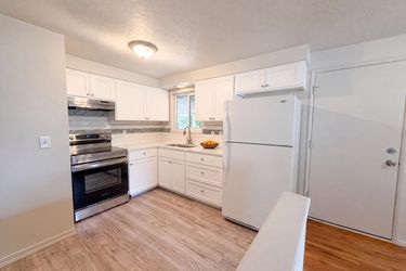 Photo 2 of 16 of 3910 SE 71st Ave, Portland, OR