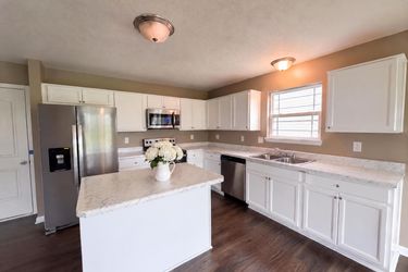 Photo 2 of 23 of 8196 Alyssum Dr, Plainfield, IN