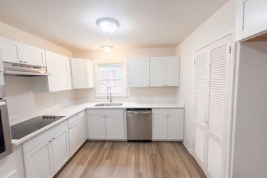 Photo 2 of 15 of 505 Leawood Dr, Greensboro, NC