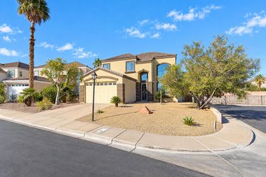 Photo 2 of 42 of 165 Mount Saint Helens Dr, Henderson, NV