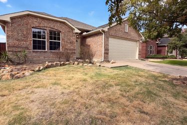 Photo 2 of 14 of 14609 Little Anne Dr, Little Elm, TX