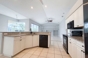 Photo 2 of 32 of 12567 SW Pembroke Cir N, Lake Suzy, FL