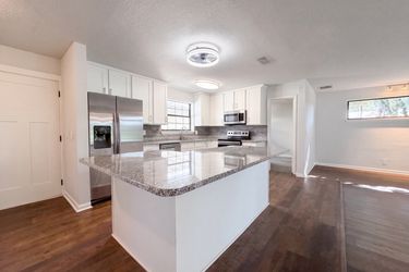 Photo 2 of 22 of 4040 Sierra Madre Dr S, Jacksonville, FL