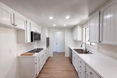 Photo 2 of 29 of 6041 Thornicroft Dr, Valley Springs, CA