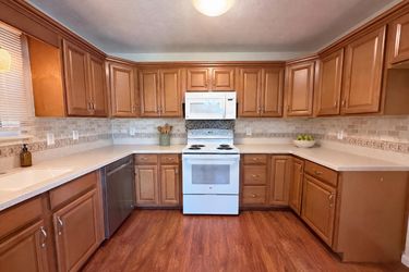 Photo 2 of 26 of 3040 Raymonds Ct, Loganville, GA
