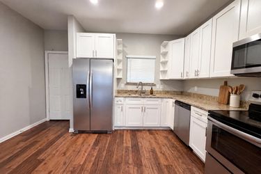 Photo 2 of 18 of 619 E Arlington Ave, Fort Worth, TX