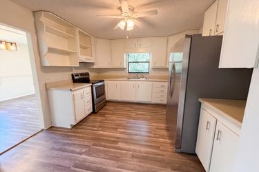 Photo 2 of 24 of 7023 Shindler Dr, Jacksonville, FL