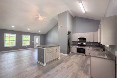Photo 2 of 21 of 201 Deerfield Ln, Carrollton, GA