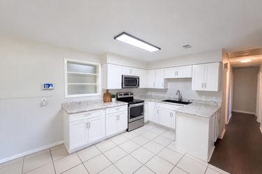 Photo 2 of 20 of 425 W Daughtery Rd, Lakeland, FL