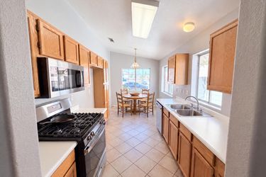 Photo 2 of 33 of 9121 Indian Breeze Dr, Las Vegas, NV