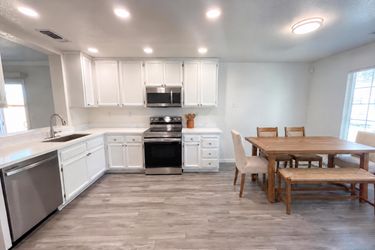 Photo 2 of 19 of 1864 Woodland Dr, Yuba City, CA