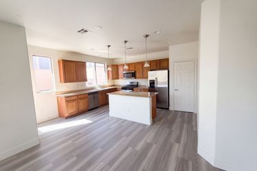 Photo 2 of 28 of 7219 Regent Pond St, Las Vegas, NV