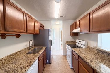Photo 2 of 16 of 5624 Shady Springs Trl, Fort Worth, TX