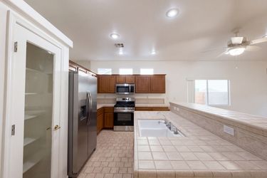 Photo 2 of 17 of 4433 El Presidio Dr, Las Vegas, NV
