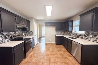 Photo 2 of 21 of 4609 Oxford Dr, Killeen, TX