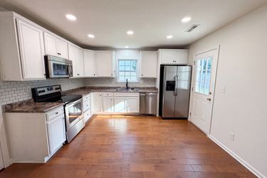 Photo 2 of 17 of 10933 Pointer Ridge Dr, Charlotte, NC