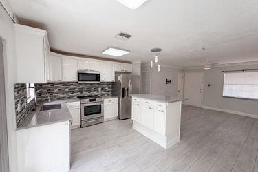 Photo 2 of 17 of 976 Liskeard Ave, Orange City, FL