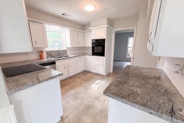 Photo 2 of 25 of 16121 Lakeview Dr, Jersey Village, TX