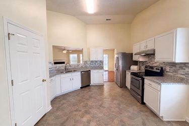 Photo 2 of 17 of 5512 Spindlewood Ct, Durham, NC