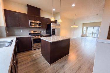 Photo 2 of 21 of 28428 SW Villebois Dr N, Wilsonville, OR