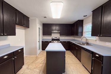 Photo 2 of 16 of 1722 Woods Blvd, Round Rock, TX