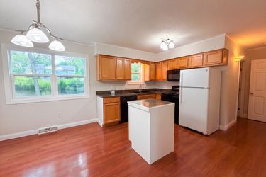 Photo 2 of 23 of 868 Wescott Sq, Eagan, MN