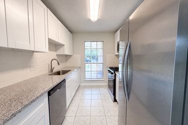 Photo 2 of 18 of 12510 Daventry Ln, Houston, TX