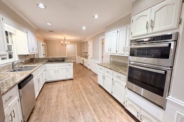 Photo 2 of 46 of 2360 Kimbrough Ct, Atlanta, GA