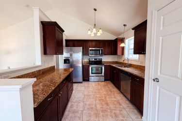 Photo 2 of 20 of 7476 Hampton Ln, Shakopee, MN
