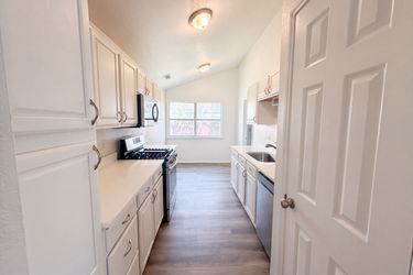 Photo 2 of 16 of 710 Brazos Dr, Temple, TX
