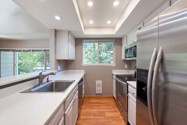 Photo 2 of 25 of 11776 SW Boones Bend Dr, Beaverton, OR