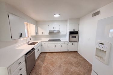 Photo 2 of 19 of 917 N Miller Dr, Tucson, AZ