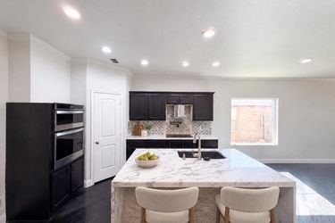 Photo 2 of 28 of 625 River Rock Dr, Azle, TX