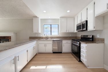 Photo 2 of 25 of 42355 Willeta Ave, Lancaster, CA