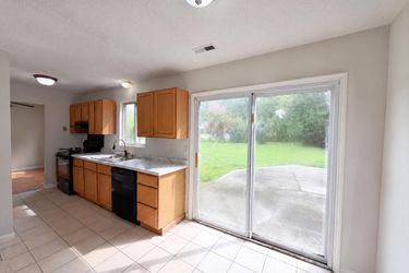 Photo 2 of 20 of 6786 Moss Ct, North Charleston, SC