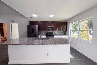 Photo 2 of 22 of 2840 S Shade Ave, Sarasota, FL