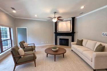 Photo 2 of 19 of 2400 Creekview Dr, Plano, TX