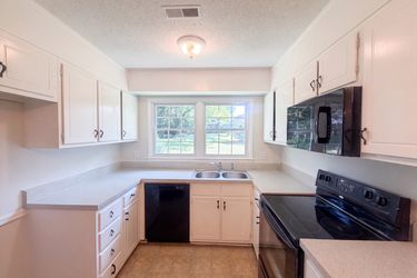Photo 2 of 19 of 2605 Lamroc Rd, Greensboro, NC