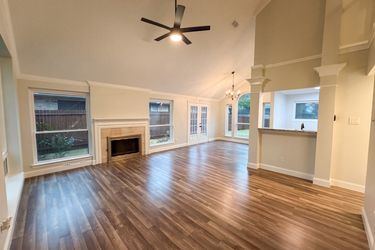 Photo 2 of 31 of 2228 Silverthorn Ln, Flower Mound, TX