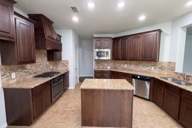Photo 2 of 18 of 1501 Martin Creek Dr, Little Elm, TX