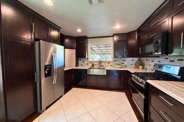 Photo 2 of 18 of 4750 Backenberry Dr, Friendswood, TX