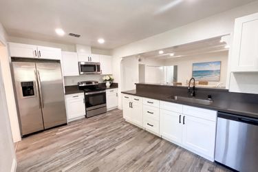 Photo 2 of 27 of 6150 Parkoaks Dr, Citrus Heights, CA