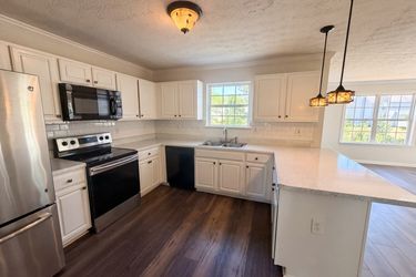 Photo 2 of 25 of 2925 Lake Port Dr, Snellville, GA