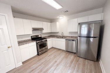 Photo 2 of 14 of 16207 Parkway Dr, Pflugerville, TX