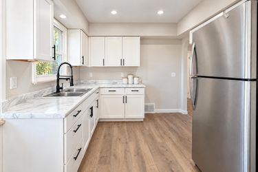 Photo 2 of 17 of 1601 Helen St, Inkster, MI