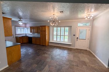 Photo 2 of 19 of 7934 Round Rock Dr, Houston, TX