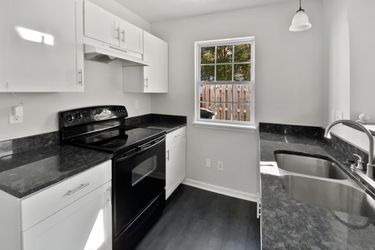 Photo 2 of 17 of 6086 Cougar Ln, Charlotte, NC
