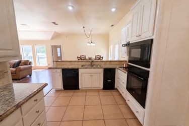 Photo 2 of 22 of 2836 S Lakeview Dr, Cedar Hill, TX